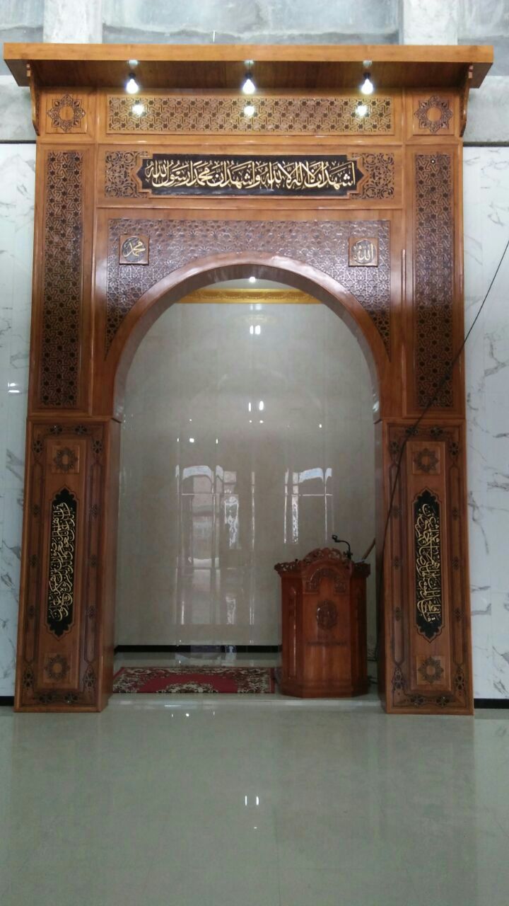 Mihrab Jati Minimalis Arabic Terpasang Megah