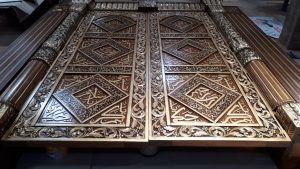 proses finishing Pintu Jati Ukir motif Afrika IV