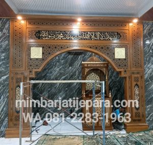 Tahap Akhir Instalasi Mihrab Jati Masjid Al Ikhlas Karawang