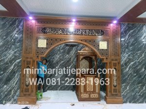 Penataan bagian dalam Mihrab Jati Masjid Al Ikhlas Karawang