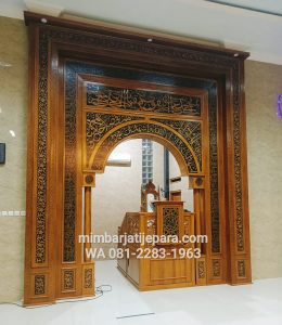 Mihrab dari sisi kiri